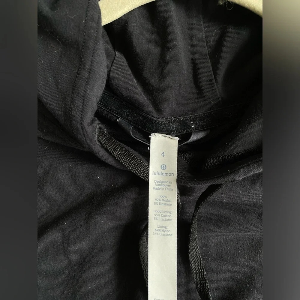 Lululemon Jacket Women’s 4 Black Cropped Hoodie